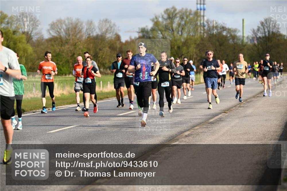 12.04.2026 - 45. Internationalen Wilhelmsburger Insellauf Dr. Thomas Lammeyer http://msf.ph/oto/9433610 12.04.2026 09:18:45 Laufen 500, 5006, 2075, 4424, 3493, 356, 5251 meine-sportfotos.de