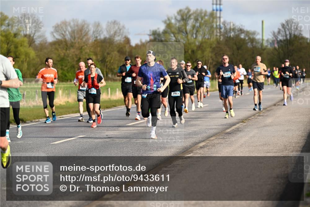 12.04.2026 - 45. Internationalen Wilhelmsburger Insellauf Dr. Thomas Lammeyer http://msf.ph/oto/9433611 12.04.2026 09:18:45 Laufen 2075, 4424, 3493, 3563, 5251 meine-sportfotos.de