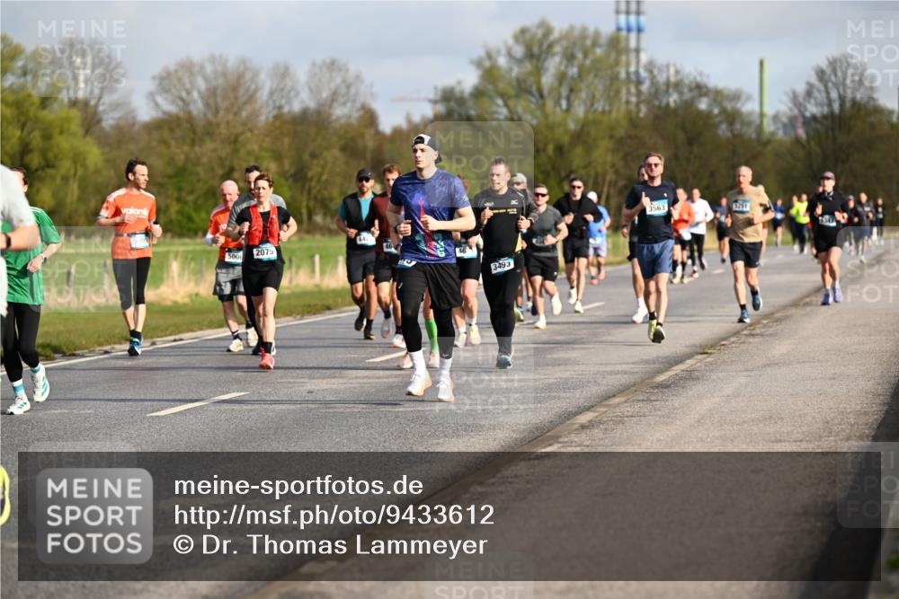 12.04.2026 - 45. Internationalen Wilhelmsburger Insellauf Dr. Thomas Lammeyer http://msf.ph/oto/9433612 12.04.2026 09:18:45 Laufen 5006, 2075, 3493, 3563, 5251 meine-sportfotos.de