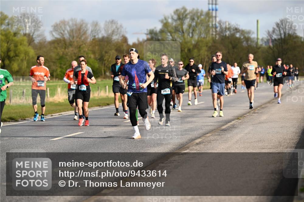 12.04.2026 - 45. Internationalen Wilhelmsburger Insellauf Dr. Thomas Lammeyer http://msf.ph/oto/9433614 12.04.2026 09:18:46 Laufen 5009, 500, 2075, 3493, 13563 meine-sportfotos.de