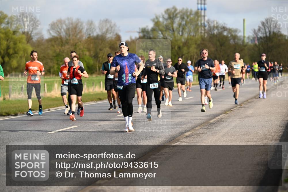 12.04.2026 - 45. Internationalen Wilhelmsburger Insellauf Dr. Thomas Lammeyer http://msf.ph/oto/9433615 12.04.2026 09:18:46 Laufen 500, 50, 2075, 3493, 356 meine-sportfotos.de