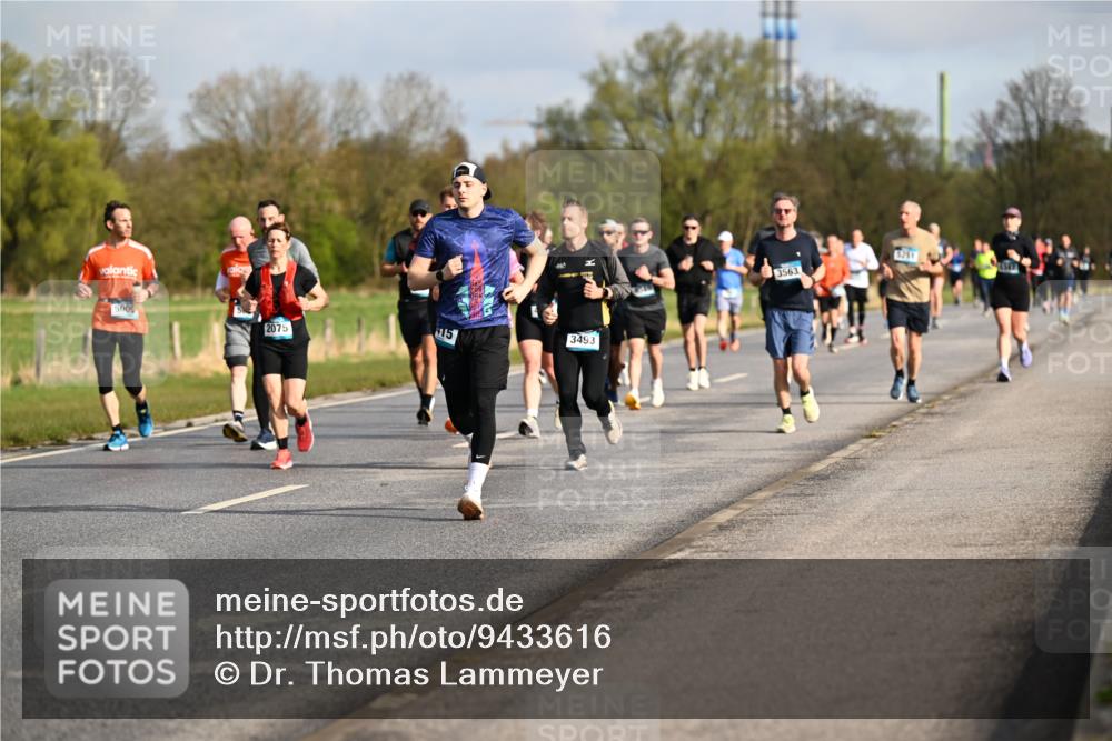 12.04.2026 - 45. Internationalen Wilhelmsburger Insellauf Dr. Thomas Lammeyer http://msf.ph/oto/9433616 12.04.2026 09:18:46 Laufen 500, 2075, 15, 3493, 3563 meine-sportfotos.de