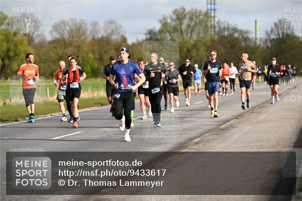 12.04.2026 - 45. Internationalen Wilhelmsburger Insellauf Dr. Thomas Lammeyer http://msf.ph/oto/9433617 12.04.2026 09:18:46 Laufen 500, 500, 2075, 48, 3493, 3563 meine-sportfotos.de
