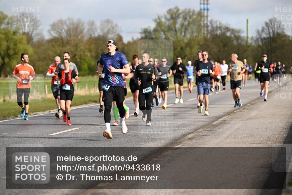 12.04.2026 - 45. Internationalen Wilhelmsburger Insellauf Dr. Thomas Lammeyer http://msf.ph/oto/9433618 12.04.2026 09:18:46 Laufen 500, 2075, 415, 3493, 3563 meine-sportfotos.de