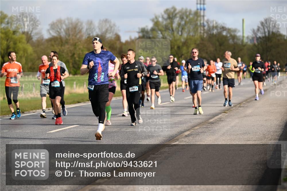 12.04.2026 - 45. Internationalen Wilhelmsburger Insellauf Dr. Thomas Lammeyer http://msf.ph/oto/9433621 12.04.2026 09:18:47 Laufen 500, 5006, 2075, 2010, 3493, 3563 meine-sportfotos.de