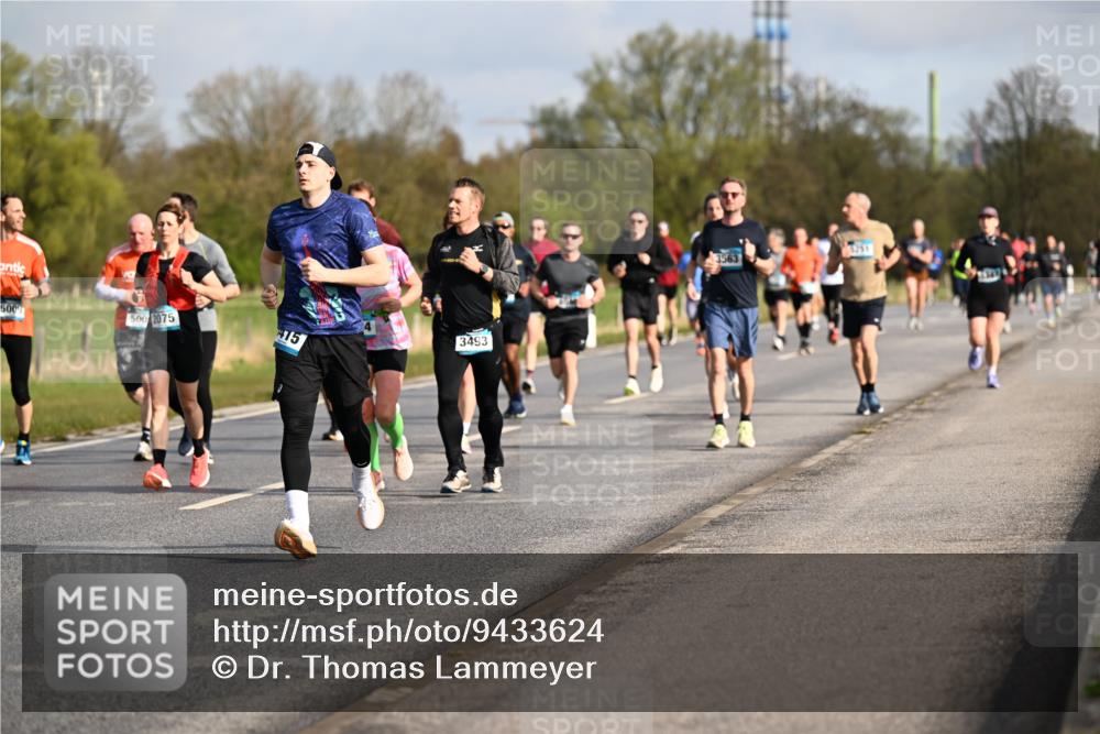12.04.2026 - 45. Internationalen Wilhelmsburger Insellauf Dr. Thomas Lammeyer http://msf.ph/oto/9433624 12.04.2026 09:18:47 Laufen 5009, 500, 2075, 415, 3493, 3563 meine-sportfotos.de