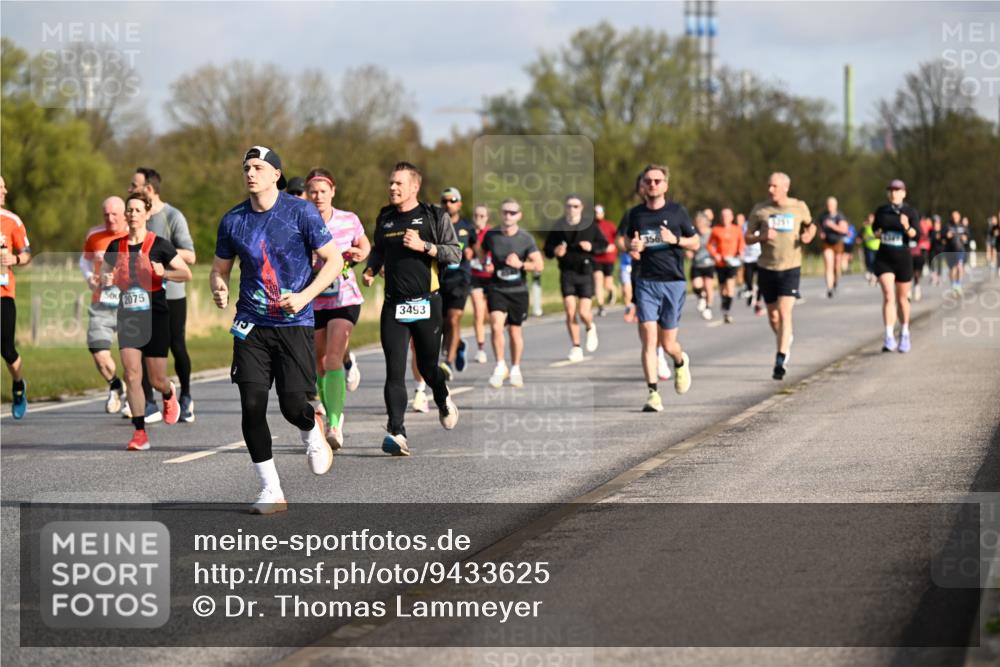 12.04.2026 - 45. Internationalen Wilhelmsburger Insellauf Dr. Thomas Lammeyer http://msf.ph/oto/9433625 12.04.2026 09:18:47 Laufen 500, 2075, 3493, 356 meine-sportfotos.de