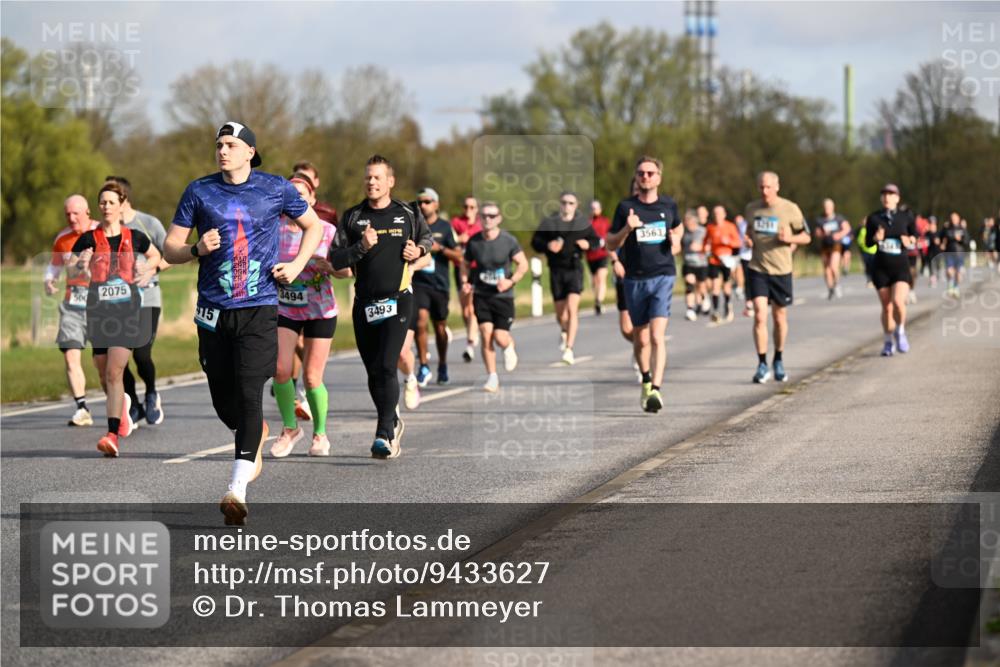 12.04.2026 - 45. Internationalen Wilhelmsburger Insellauf Dr. Thomas Lammeyer http://msf.ph/oto/9433627 12.04.2026 09:18:48 Laufen 2075, 500, 15, 3494, 3493, 3563 meine-sportfotos.de