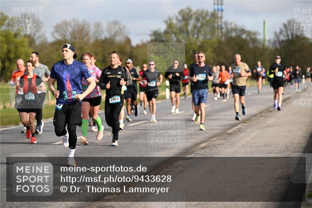 12.04.2026 - 45. Internationalen Wilhelmsburger Insellauf Dr. Thomas Lammeyer http://msf.ph/oto/9433628 12.04.2026 09:18:48 Laufen 2075, 3493, 3563 meine-sportfotos.de