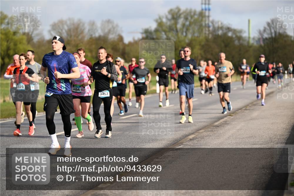12.04.2026 - 45. Internationalen Wilhelmsburger Insellauf Dr. Thomas Lammeyer http://msf.ph/oto/9433629 12.04.2026 09:18:48 Laufen 2075, 3494, 3493, 13563 meine-sportfotos.de