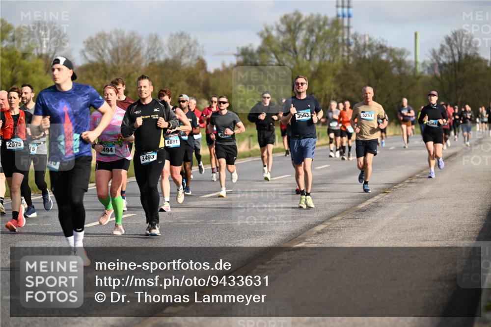 12.04.2026 - 45. Internationalen Wilhelmsburger Insellauf Dr. Thomas Lammeyer http://msf.ph/oto/9433631 12.04.2026 09:18:48 Laufen 2075, 15, 4681, 494, 3493, 40, 3563, 5251 meine-sportfotos.de