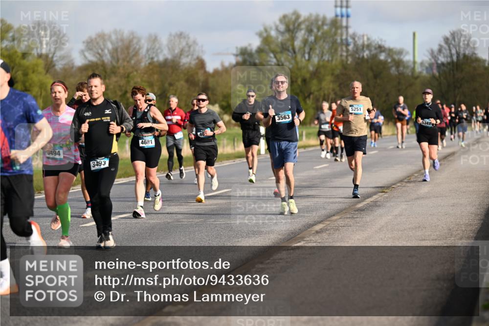 12.04.2026 - 45. Internationalen Wilhelmsburger Insellauf Dr. Thomas Lammeyer http://msf.ph/oto/9433636 12.04.2026 09:18:49 Laufen 494, 3493, 4681, 40, 3563, 5251, 5347 meine-sportfotos.de