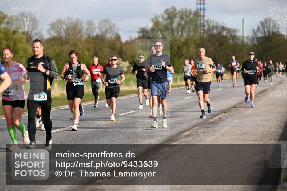 12.04.2026 - 45. Internationalen Wilhelmsburger Insellauf Dr. Thomas Lammeyer http://msf.ph/oto/9433639 12.04.2026 09:18:49 Laufen 494, 3493, 4684, 4040, 3563, 5251 meine-sportfotos.de