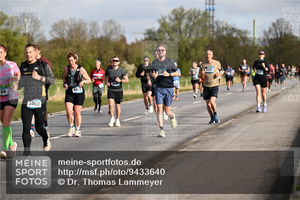 12.04.2026 - 45. Internationalen Wilhelmsburger Insellauf Dr. Thomas Lammeyer http://msf.ph/oto/9433640 12.04.2026 09:18:49 Laufen 94, 3493, 4681, 5251, 356, 5347, 4040 meine-sportfotos.de
