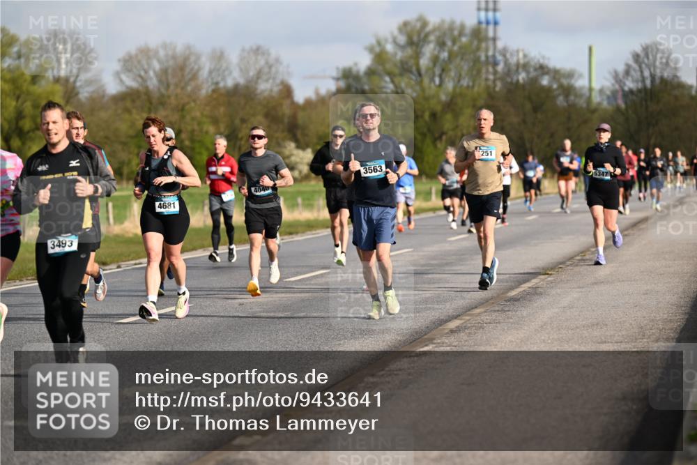 12.04.2026 - 45. Internationalen Wilhelmsburger Insellauf Dr. Thomas Lammeyer http://msf.ph/oto/9433641 12.04.2026 09:18:50 Laufen 2018, 3493, 4681, 4040, 3563, 251, 5347 meine-sportfotos.de
