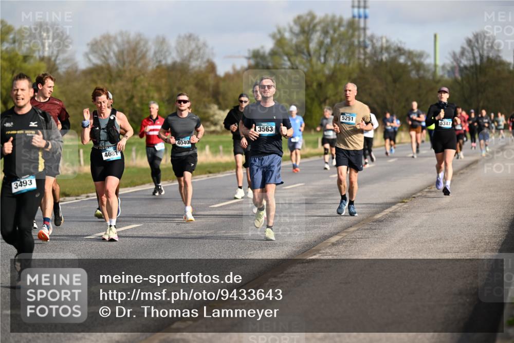 12.04.2026 - 45. Internationalen Wilhelmsburger Insellauf Dr. Thomas Lammeyer http://msf.ph/oto/9433643 12.04.2026 09:18:50 Laufen 15, 4681, 4040, 3563, 3493, 5251, 5347 meine-sportfotos.de