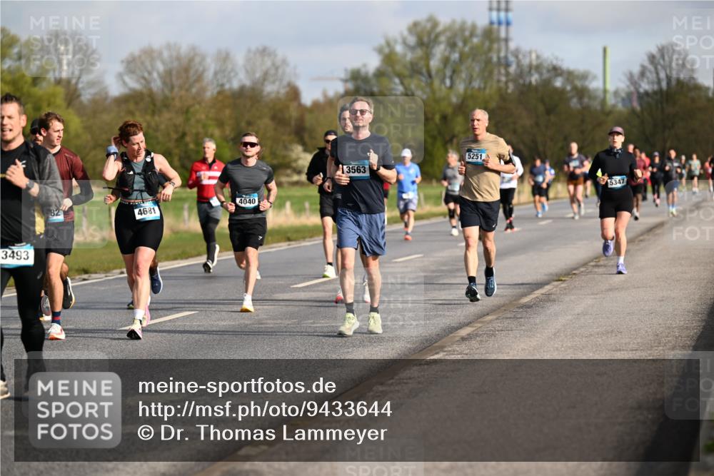 12.04.2026 - 45. Internationalen Wilhelmsburger Insellauf Dr. Thomas Lammeyer http://msf.ph/oto/9433644 12.04.2026 09:18:50 Laufen 3493, 82, 4040, 4681, 3563, 5251, 5347 meine-sportfotos.de
