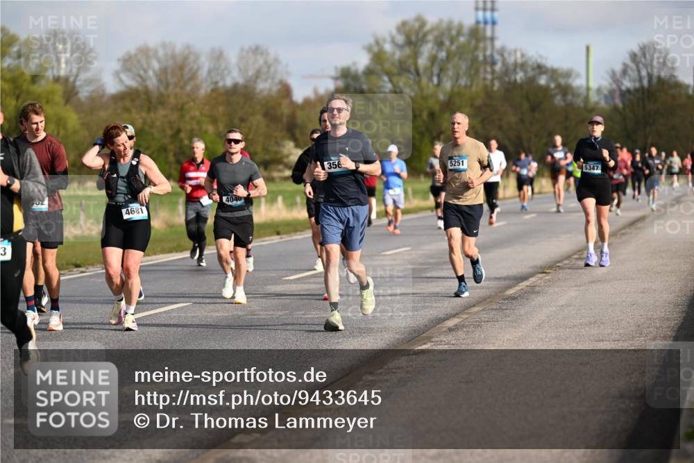 12.04.2026 - 45. Internationalen Wilhelmsburger Insellauf Dr. Thomas Lammeyer http://msf.ph/oto/9433645 12.04.2026 09:18:50 Laufen 3, 4681, 4040, 356, 5251, 5347 meine-sportfotos.de