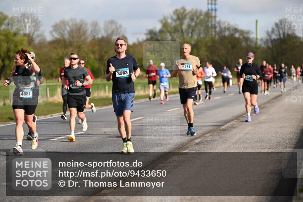 12.04.2026 - 45. Internationalen Wilhelmsburger Insellauf Dr. Thomas Lammeyer http://msf.ph/oto/9433650 12.04.2026 09:18:51 Laufen 40, 4681, 3563, 5251, 5347 meine-sportfotos.de