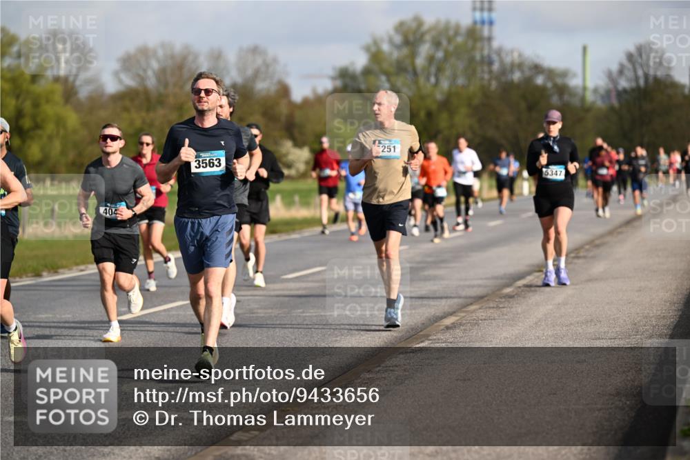 12.04.2026 - 45. Internationalen Wilhelmsburger Insellauf Dr. Thomas Lammeyer http://msf.ph/oto/9433656 12.04.2026 09:18:52 Laufen 404, 3563, 251, 5347 meine-sportfotos.de