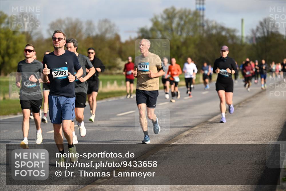 12.04.2026 - 45. Internationalen Wilhelmsburger Insellauf Dr. Thomas Lammeyer http://msf.ph/oto/9433658 12.04.2026 09:18:52 Laufen 4040, 3563, 5251 meine-sportfotos.de