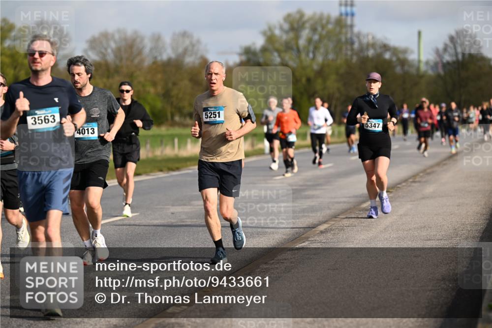 12.04.2026 - 45. Internationalen Wilhelmsburger Insellauf Dr. Thomas Lammeyer http://msf.ph/oto/9433661 12.04.2026 09:18:53 Laufen 3563, 5251, 4013, 5347 meine-sportfotos.de
