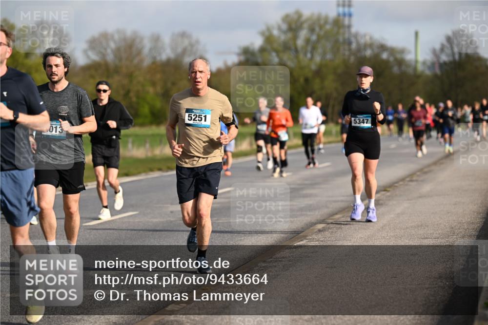 12.04.2026 - 45. Internationalen Wilhelmsburger Insellauf Dr. Thomas Lammeyer http://msf.ph/oto/9433664 12.04.2026 09:18:54 Laufen 5251, 5347, 013 meine-sportfotos.de