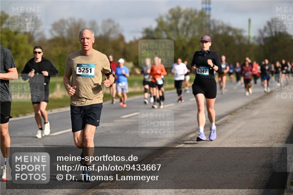 12.04.2026 - 45. Internationalen Wilhelmsburger Insellauf Dr. Thomas Lammeyer http://msf.ph/oto/9433667 12.04.2026 09:18:54 Laufen 5251, 5347 meine-sportfotos.de