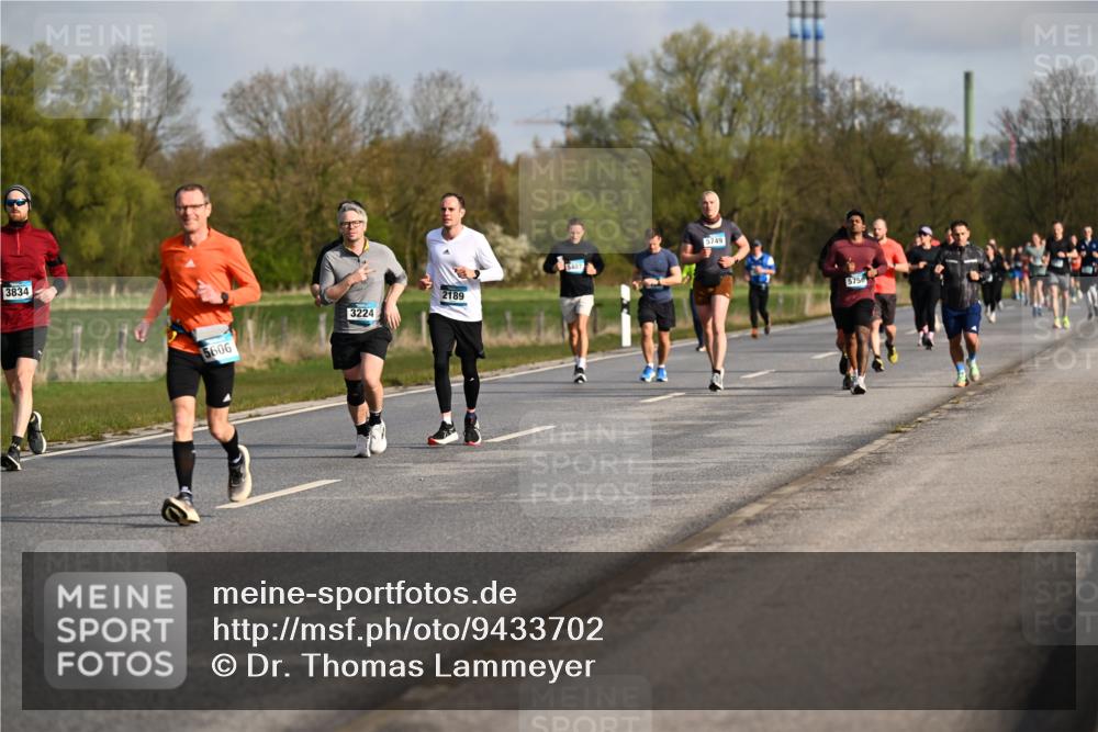 12.04.2026 - 45. Internationalen Wilhelmsburger Insellauf Dr. Thomas Lammeyer http://msf.ph/oto/9433702 12.04.2026 09:19:00 Laufen 3834, 3224, 5606, 2189, 5407, 5749, 5756 meine-sportfotos.de