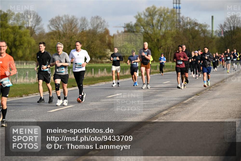 12.04.2026 - 45. Internationalen Wilhelmsburger Insellauf Dr. Thomas Lammeyer http://msf.ph/oto/9433709 12.04.2026 09:19:01 Laufen 5606, 3224, 2189, 5402, 5756 meine-sportfotos.de