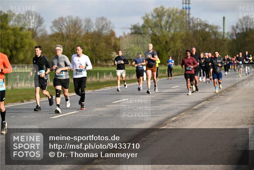 12.04.2026 - 45. Internationalen Wilhelmsburger Insellauf Dr. Thomas Lammeyer http://msf.ph/oto/9433710 12.04.2026 09:19:01 Laufen 569, 224, 2189, 06, 579 meine-sportfotos.de