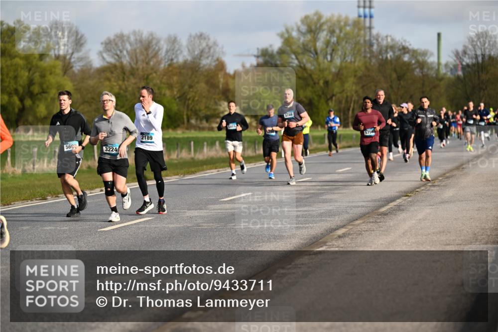 12.04.2026 - 45. Internationalen Wilhelmsburger Insellauf Dr. Thomas Lammeyer http://msf.ph/oto/9433711 12.04.2026 09:19:01 Laufen 569, 3224, 2189, 5749, 5756 meine-sportfotos.de