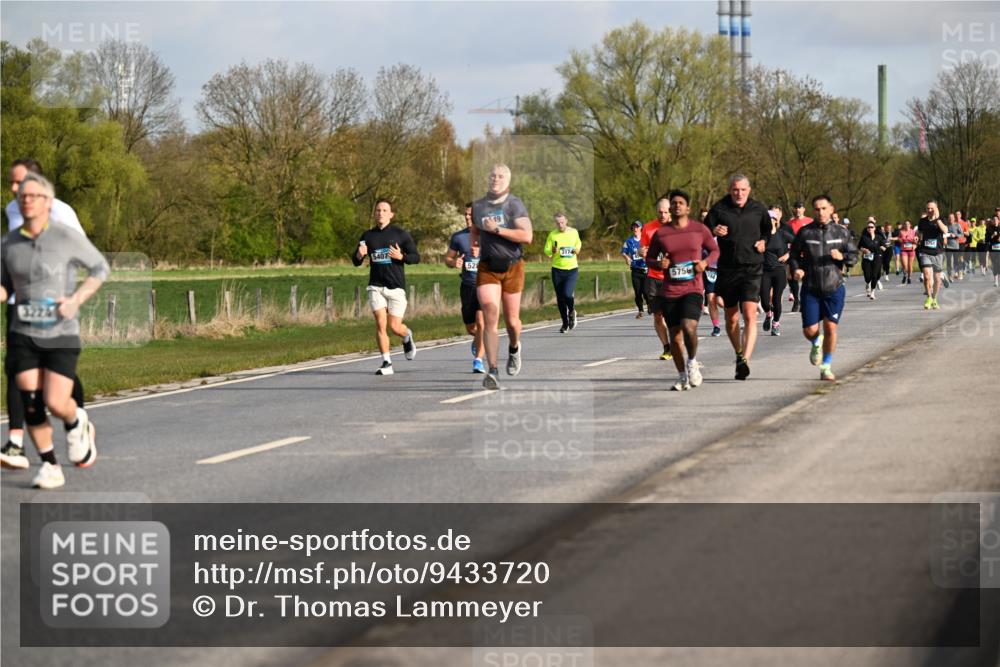 12.04.2026 - 45. Internationalen Wilhelmsburger Insellauf Dr. Thomas Lammeyer http://msf.ph/oto/9433720 12.04.2026 09:19:03 Laufen 5407, 19, 3174, 5756 meine-sportfotos.de