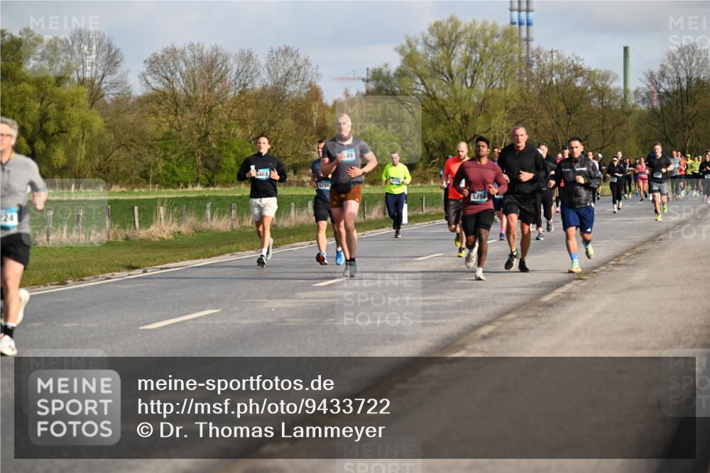 12.04.2026 - 45. Internationalen Wilhelmsburger Insellauf Dr. Thomas Lammeyer http://msf.ph/oto/9433722 12.04.2026 09:19:03 Laufen 224, 5407, 5286, 49, 3174, 5756 meine-sportfotos.de
