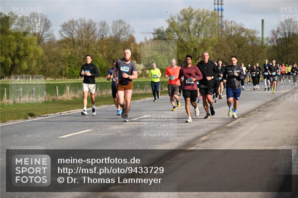 12.04.2026 - 45. Internationalen Wilhelmsburger Insellauf Dr. Thomas Lammeyer http://msf.ph/oto/9433729 12.04.2026 09:19:04 Laufen 5, 5749, 3174, 2190, 575 meine-sportfotos.de