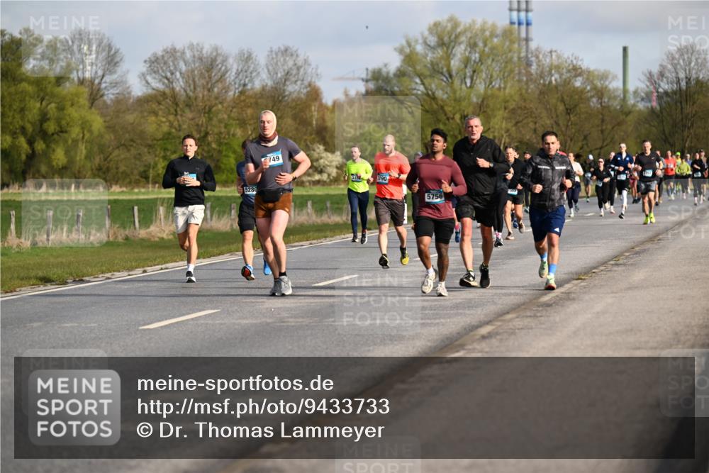 12.04.2026 - 45. Internationalen Wilhelmsburger Insellauf Dr. Thomas Lammeyer http://msf.ph/oto/9433733 12.04.2026 09:19:04 Laufen 5286, 749, 3174, 190, 5756 meine-sportfotos.de