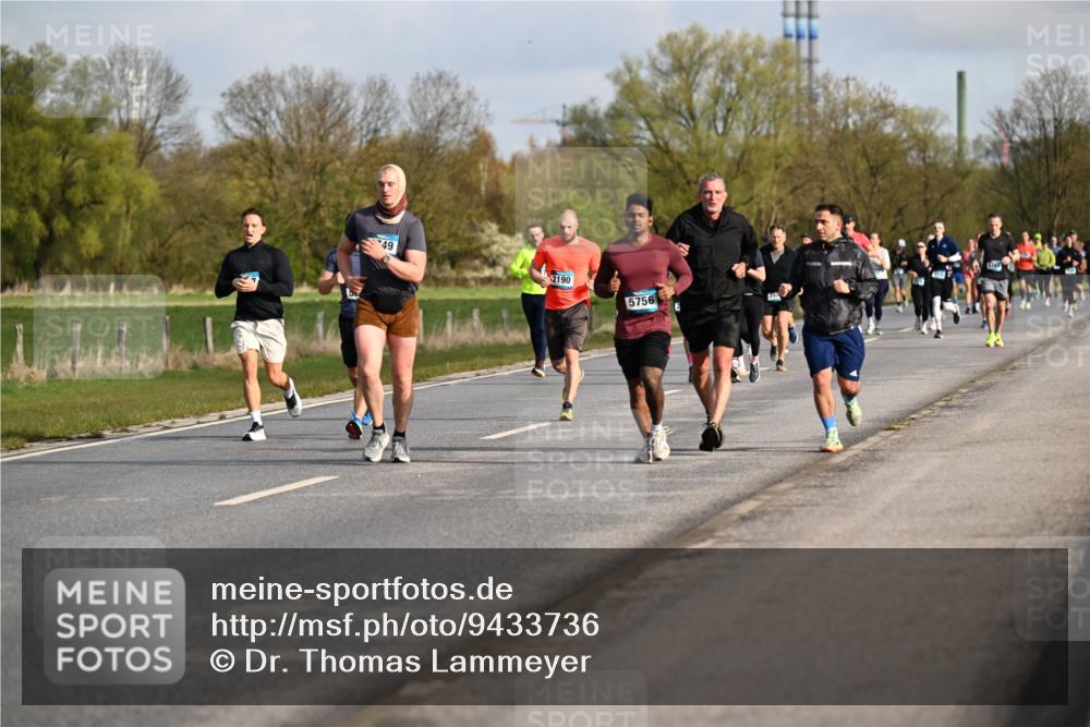 12.04.2026 - 45. Internationalen Wilhelmsburger Insellauf Dr. Thomas Lammeyer http://msf.ph/oto/9433736 12.04.2026 09:19:05 Laufen 49, 2190, 5756 meine-sportfotos.de