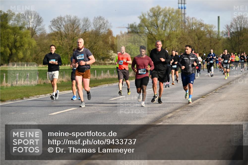 12.04.2026 - 45. Internationalen Wilhelmsburger Insellauf Dr. Thomas Lammeyer http://msf.ph/oto/9433737 12.04.2026 09:19:05 Laufen 5749, 190, 5756, 3553 meine-sportfotos.de