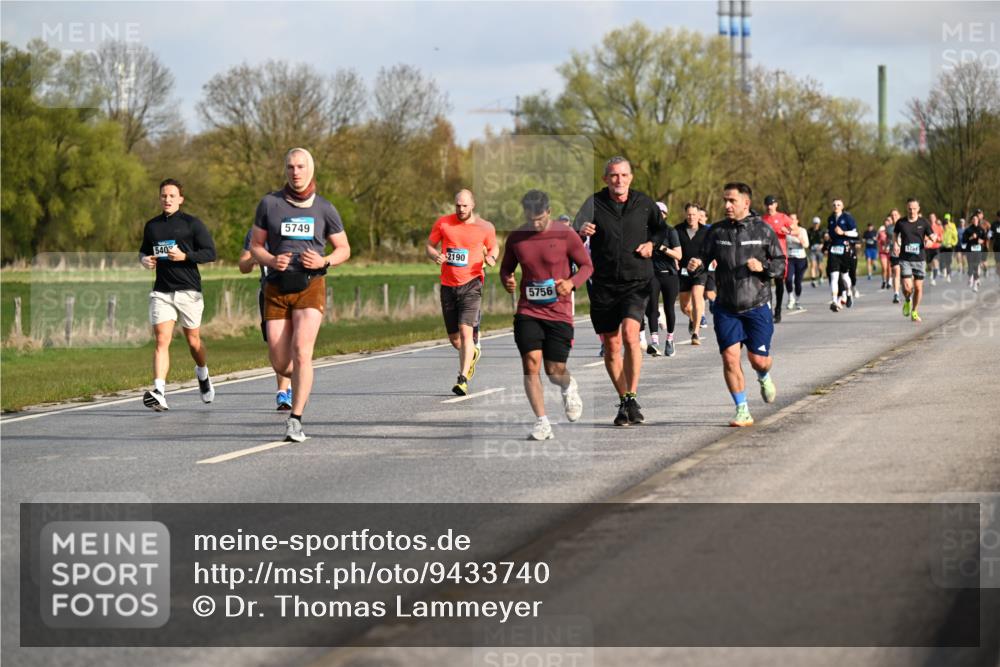 12.04.2026 - 45. Internationalen Wilhelmsburger Insellauf Dr. Thomas Lammeyer http://msf.ph/oto/9433740 12.04.2026 09:19:06 Laufen 5749, 540, 2190, 5756 meine-sportfotos.de