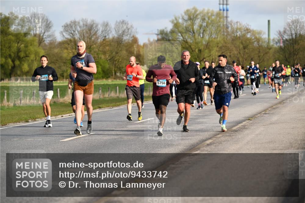 12.04.2026 - 45. Internationalen Wilhelmsburger Insellauf Dr. Thomas Lammeyer http://msf.ph/oto/9433742 12.04.2026 09:19:06 Laufen 5407, 19, 2190, 5756 meine-sportfotos.de