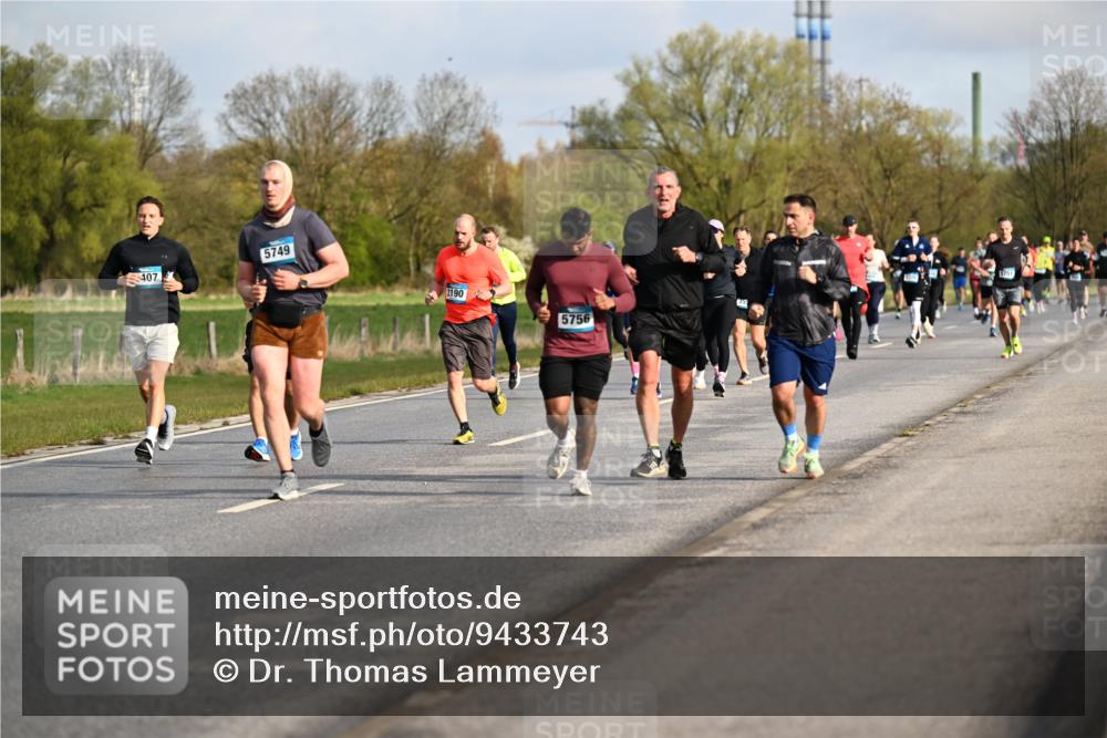 12.04.2026 - 45. Internationalen Wilhelmsburger Insellauf Dr. Thomas Lammeyer http://msf.ph/oto/9433743 12.04.2026 09:19:06 Laufen 407, 5749, 2190, 5756 meine-sportfotos.de