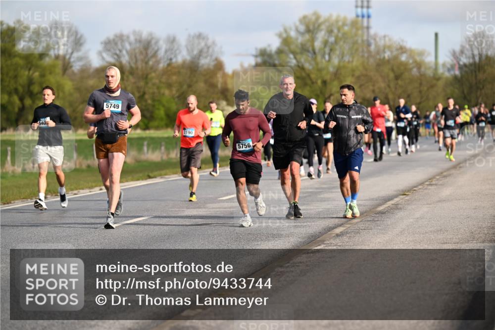 12.04.2026 - 45. Internationalen Wilhelmsburger Insellauf Dr. Thomas Lammeyer http://msf.ph/oto/9433744 12.04.2026 09:19:06 Laufen 540, 5749, 2190, 5756, 2026 meine-sportfotos.de