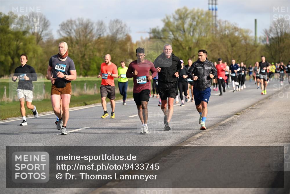 12.04.2026 - 45. Internationalen Wilhelmsburger Insellauf Dr. Thomas Lammeyer http://msf.ph/oto/9433745 12.04.2026 09:19:06 Laufen 540, 5749, 190, 5756, 2026 meine-sportfotos.de
