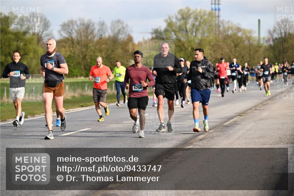 12.04.2026 - 45. Internationalen Wilhelmsburger Insellauf Dr. Thomas Lammeyer http://msf.ph/oto/9433747 12.04.2026 09:19:07 Laufen 407, 2190, 5756 meine-sportfotos.de