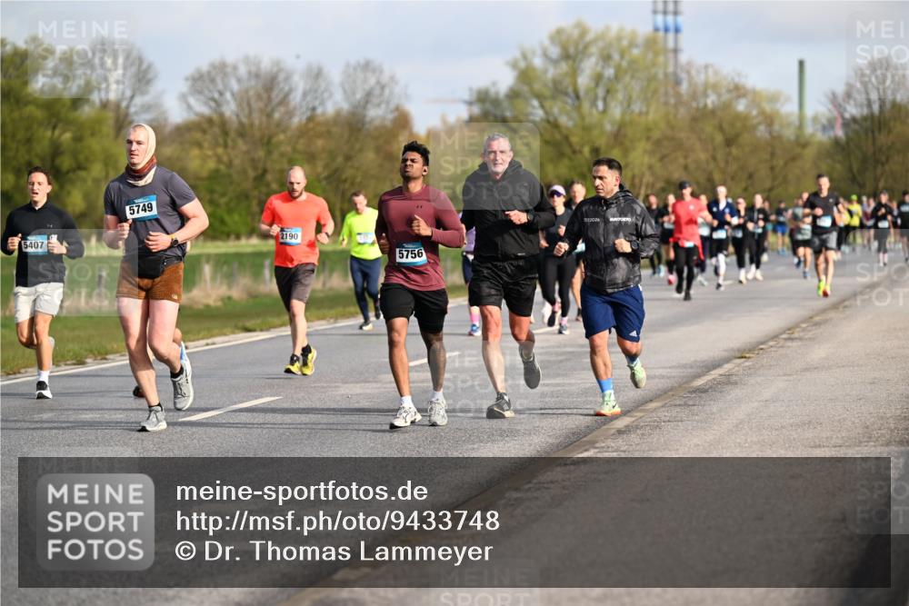 12.04.2026 - 45. Internationalen Wilhelmsburger Insellauf Dr. Thomas Lammeyer http://msf.ph/oto/9433748 12.04.2026 09:19:07 Laufen 5407, 5749, 2190, 5756, 32026 meine-sportfotos.de