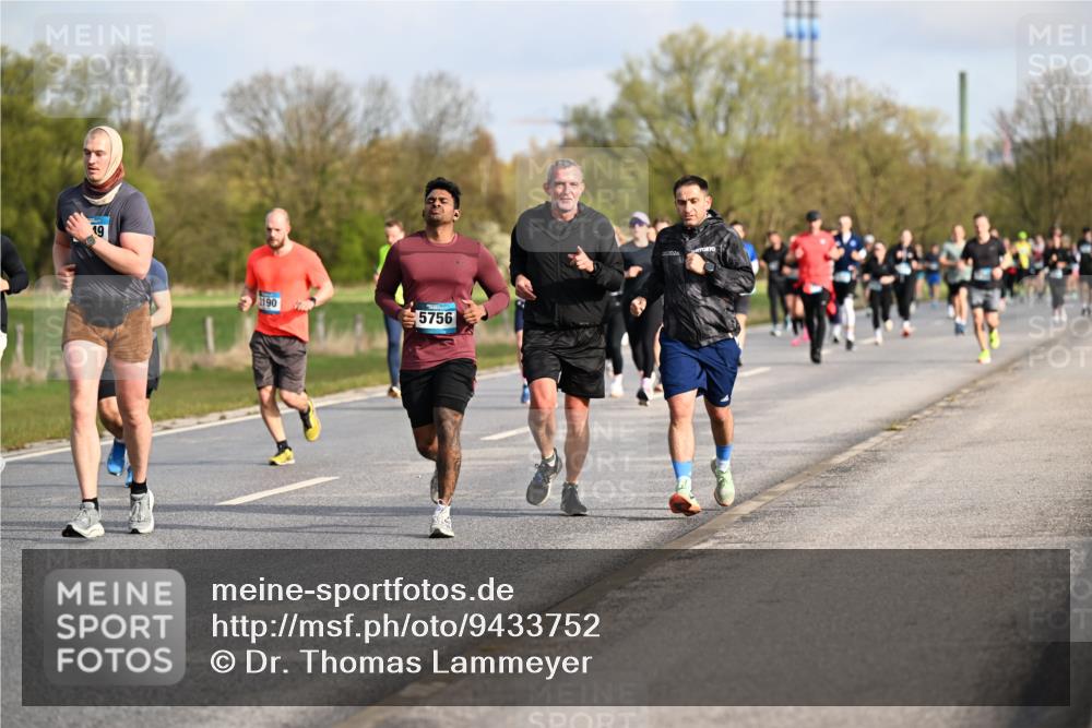 12.04.2026 - 45. Internationalen Wilhelmsburger Insellauf Dr. Thomas Lammeyer http://msf.ph/oto/9433752 12.04.2026 09:19:07 Laufen 19, 190, 5756, 2026 meine-sportfotos.de