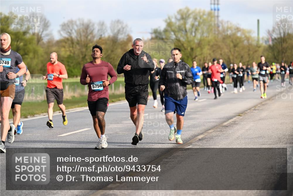 12.04.2026 - 45. Internationalen Wilhelmsburger Insellauf Dr. Thomas Lammeyer http://msf.ph/oto/9433754 12.04.2026 09:19:08 Laufen 5749, 6, 190, 5756, 2026 meine-sportfotos.de