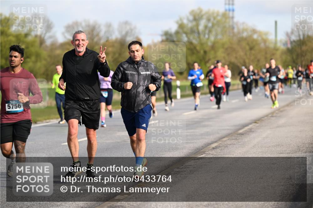 12.04.2026 - 45. Internationalen Wilhelmsburger Insellauf Dr. Thomas Lammeyer http://msf.ph/oto/9433764 12.04.2026 09:19:10 Laufen 5756, 2026 meine-sportfotos.de