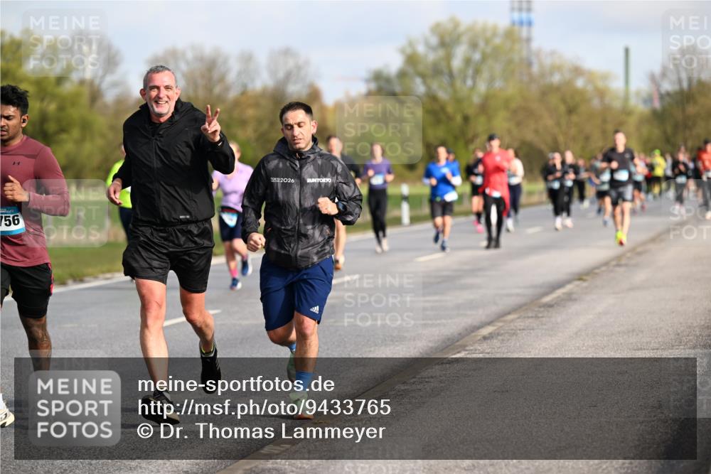 12.04.2026 - 45. Internationalen Wilhelmsburger Insellauf Dr. Thomas Lammeyer http://msf.ph/oto/9433765 12.04.2026 09:19:10 Laufen 756, 2026 meine-sportfotos.de
