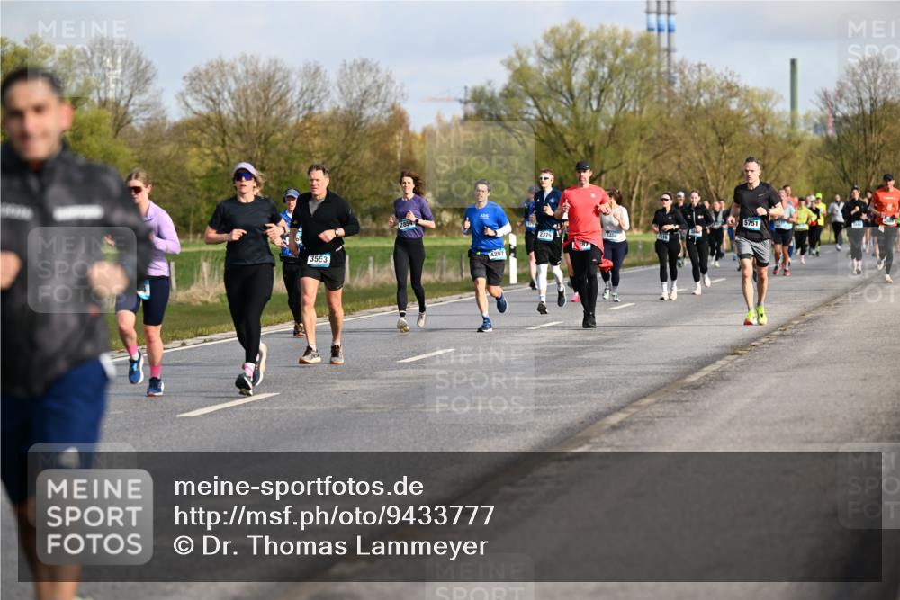 12.04.2026 - 45. Internationalen Wilhelmsburger Insellauf Dr. Thomas Lammeyer http://msf.ph/oto/9433777 12.04.2026 09:19:12 Laufen 3553, 2854, 4297, 2375, 416, 5751 meine-sportfotos.de